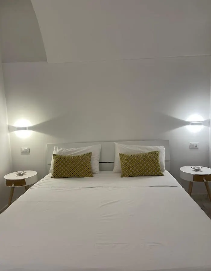 21 Apartment Noto 0*,  Italy